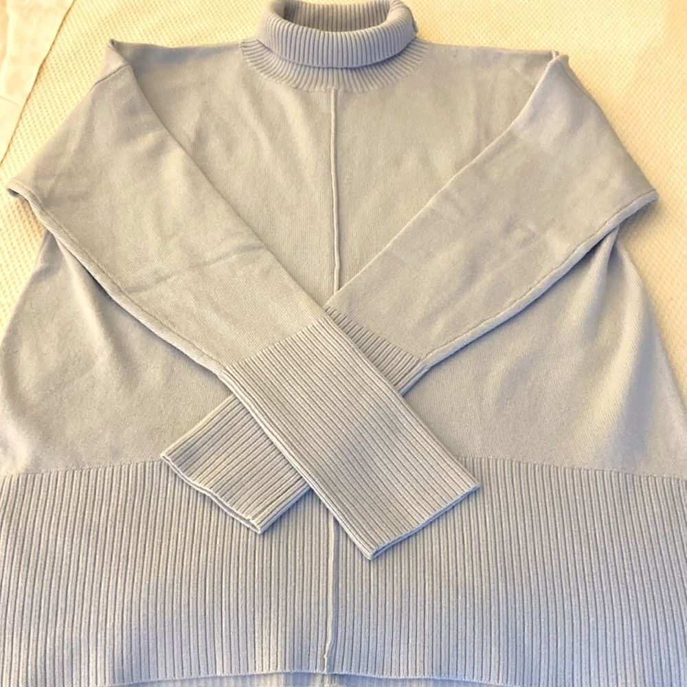 French Connection Oversized Size Small Woman’s Tunic Sweater in Powder Blue. - Picture 2 of 8